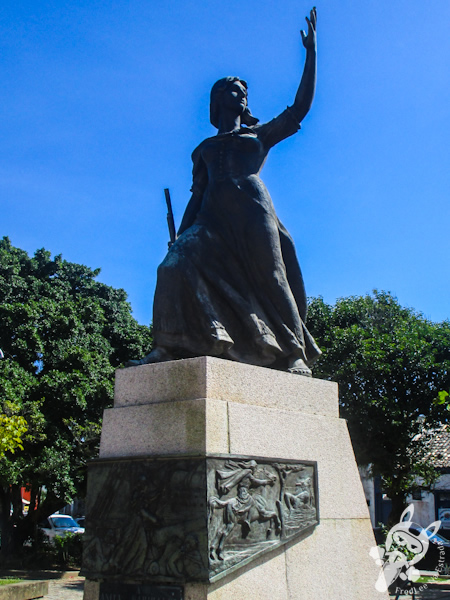 Monumento a Anita Garibaldi - Laguna - SC | FredLee Na Estrada