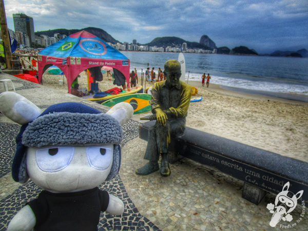 Estátua de Carlos Drummond de Andrade - Praia de Copacabana | Rio de Janeiro - Rio de Janeiro - Brasil | FredLee Na Estrada
