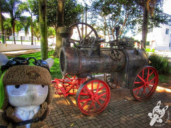 Praça Tiradentes | Xanxerê - Santa Catarina - Brasil | FredLee Na Estrada