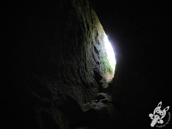 Caverna do Sítio Arqueológico Morro do Avencal 1 | Urubici - Santa Catarina - Brasil | FredLee Na Estrada