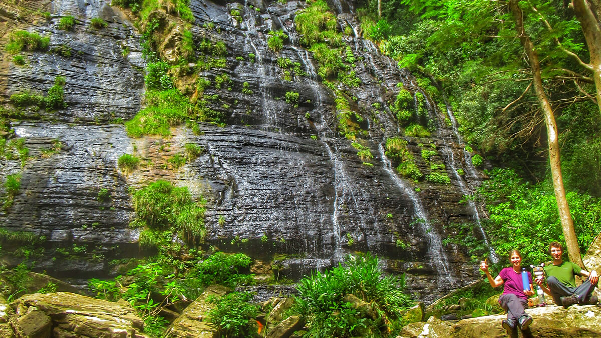 Contemple a grandiosidade do Salto Mlot diante do Salto São Sebastião, uma rara visão dupla de cachoeiras em Prudentópolis - PR.