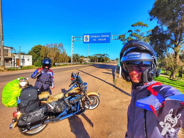 Harley-Davidson na entrada do Uruguai | Placa da República Oriental del Uruguay | Chuy - Rocha - Uruguai | FredLee Na Estrada