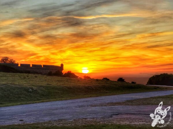 Pôr do sol no Forte de Santa Teresa | Parque Nacional de Santa Teresa - Rocha - Uruguai | FredLee Na Estrada