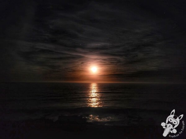 Nascer da lua na Punta de la Moza - superlua no mar | Parque Nacional de Santa Teresa - Rocha - Uruguai | FredLee Na Estrada