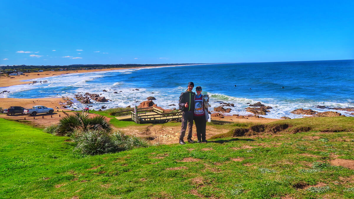Vista deslumbrante da Playa El Desplayado, coração de La Pedrera, Uruguai, ideal para surf e exploração natural.