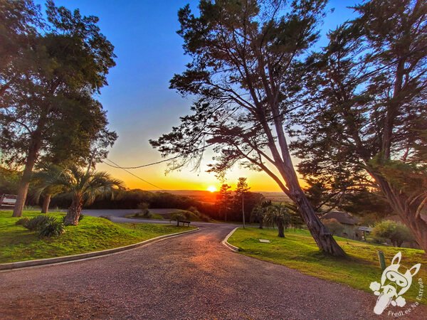 Nascer do Sol no Camping do Parque Municipal Grutas de Salamanca | Aiguá - Maldonado - Uruguai | FredLee Na Estrada