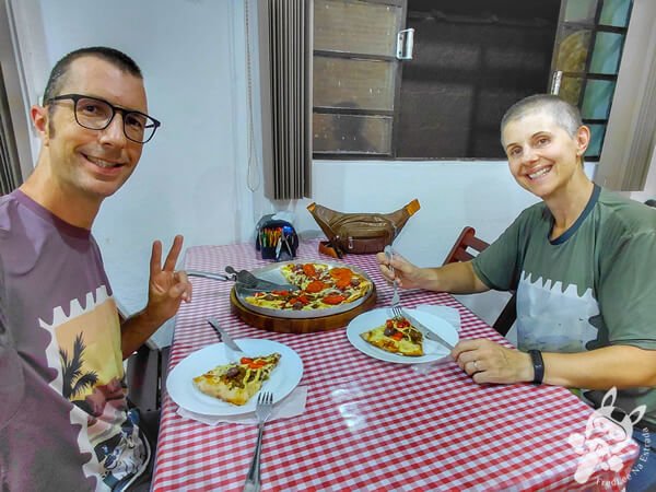 Pizza na Hot Cone Pizzaria | Sete Barras - São Paulo - Brasil | FredLee Na Estrada Pizza na Hot Cone Pizzaria | Sete Barras - São Paulo - Brasil | FredLee Na Estrada