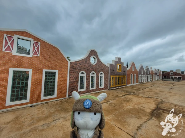 Réplica de uma típica vila holandesa no Centro de Cultura e Eventos de Holambra, São Paulo, Brasil. Foto: FredLee Na Estrada.