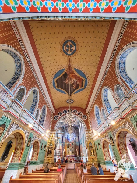 Interior do Santuário Diocesano Nossa Senhora de Belém, em Guarapuava, Paraná, Brasil. Foto: FredLee Na Estrada.