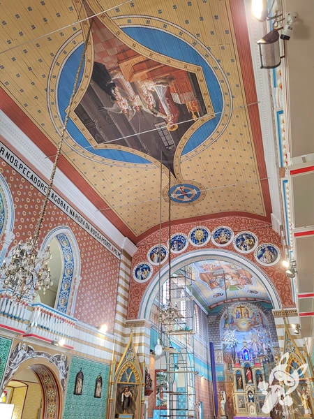 Interior do Santuário Diocesano Nossa Senhora de Belém, em Guarapuava, Paraná, Brasil. Foto: FredLee Na Estrada.