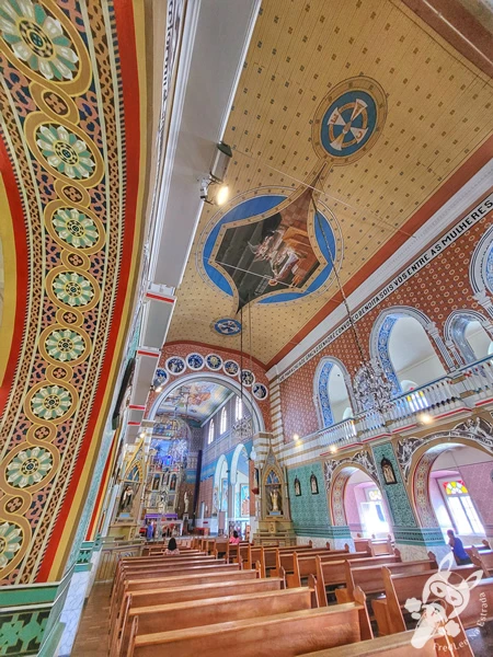 Interior do Santuário Diocesano Nossa Senhora de Belém, em Guarapuava, Paraná, Brasil. Foto: FredLee Na Estrada.