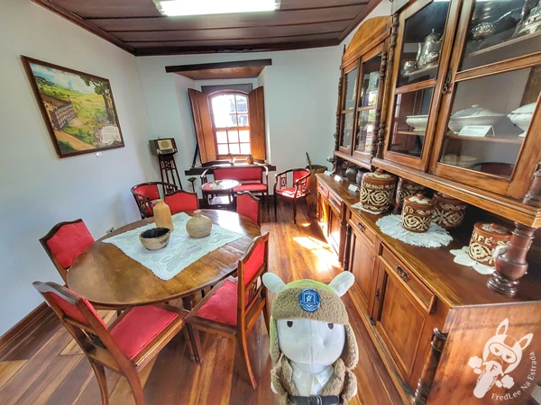 Interior do Solar Casa do Visconde de Guarapuava, sede do Museu Municipal Visconde de Guarapuava, no centro histórico de Guarapuava, Paraná, Brasil. Foto: FredLee Na Estrada.