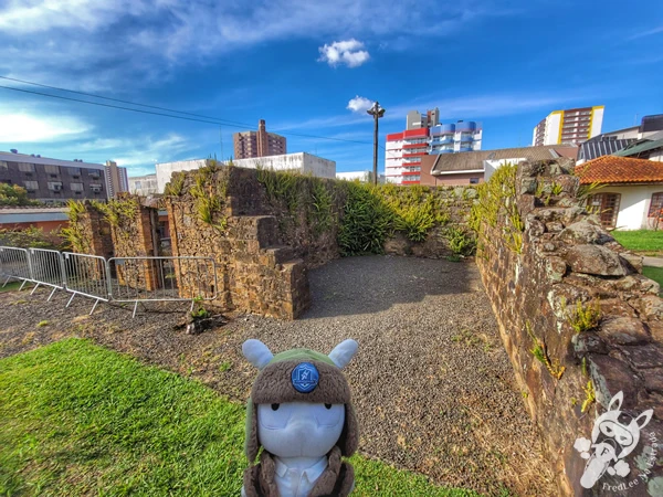 Ruínas no Solar Casa do Visconde de Guarapuava, sede do Museu Municipal Visconde de Guarapuava, no centro histórico de Guarapuava, Paraná, Brasil. Foto: FredLee Na Estrada.