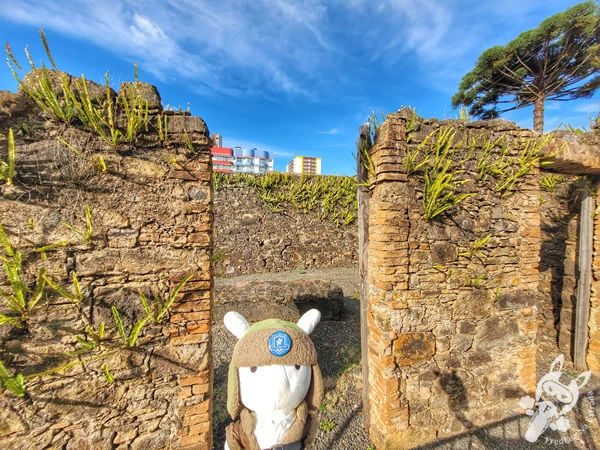 Ruínas no Solar Casa do Visconde de Guarapuava, sede do Museu Municipal Visconde de Guarapuava, no centro histórico de Guarapuava, Paraná, Brasil. Foto: FredLee Na Estrada.