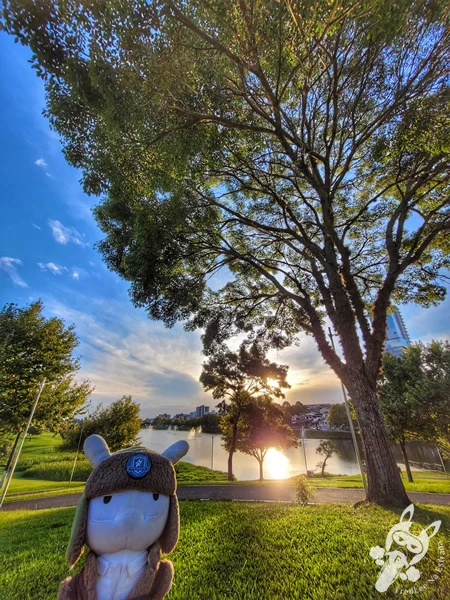 Pôr do sol no Parque do Lago, em Guarapuava, Paraná, Brasil. Foto: FredLee Na Estrada.
