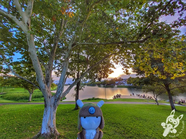 Pôr do sol no Parque do Lago, em Guarapuava, Paraná, Brasil. Foto: FredLee Na Estrada.