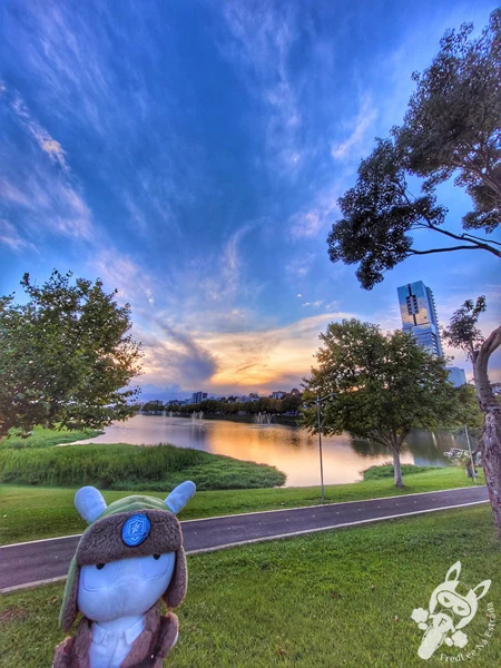 Pôr do sol no Parque do Lago, em Guarapuava, Paraná, Brasil. Foto: FredLee Na Estrada.