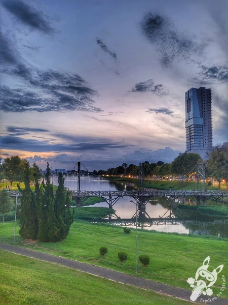 Anoitecer no Parque do Lago, em Guarapuava, Paraná, Brasil. Foto: FredLee Na Estrada.