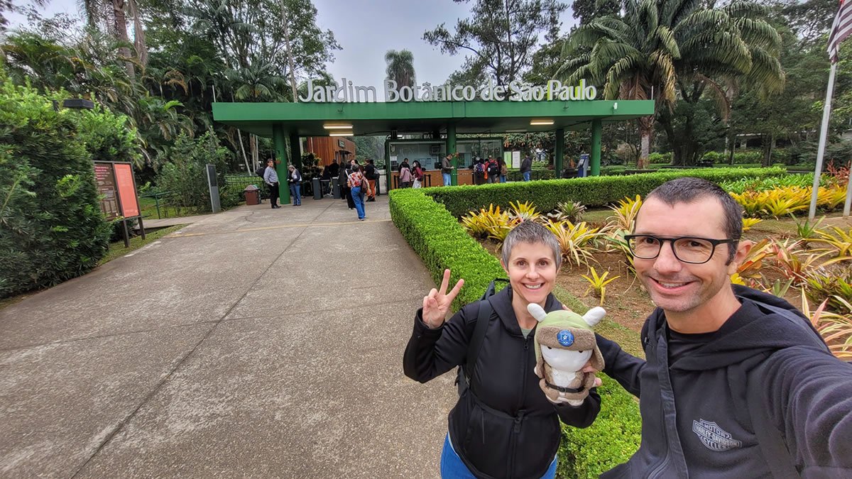Entrada do Jardim Botânico de São Paulo durante o Avistar Brasil 2026, maior evento de observação de aves e turismo de natureza da América Latina.